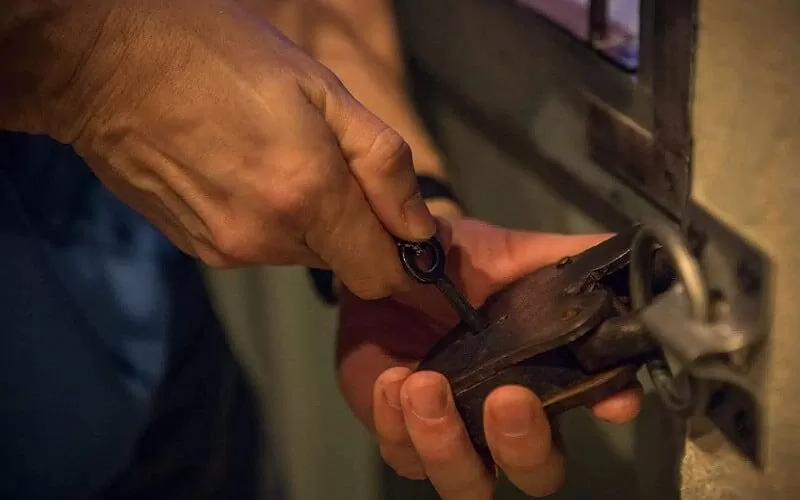 قفل اتاق فرار