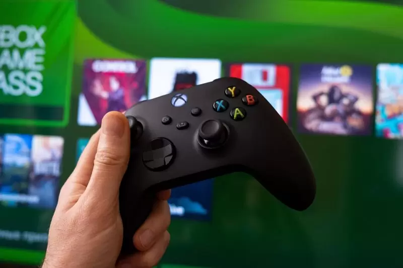 گیم پس مایکروسافت یا پلی استیشن پلاس سونی