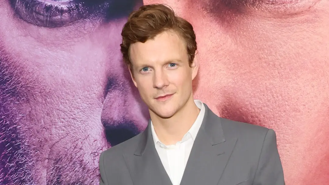 پاتریک گیبسون در نقش جیمز باند